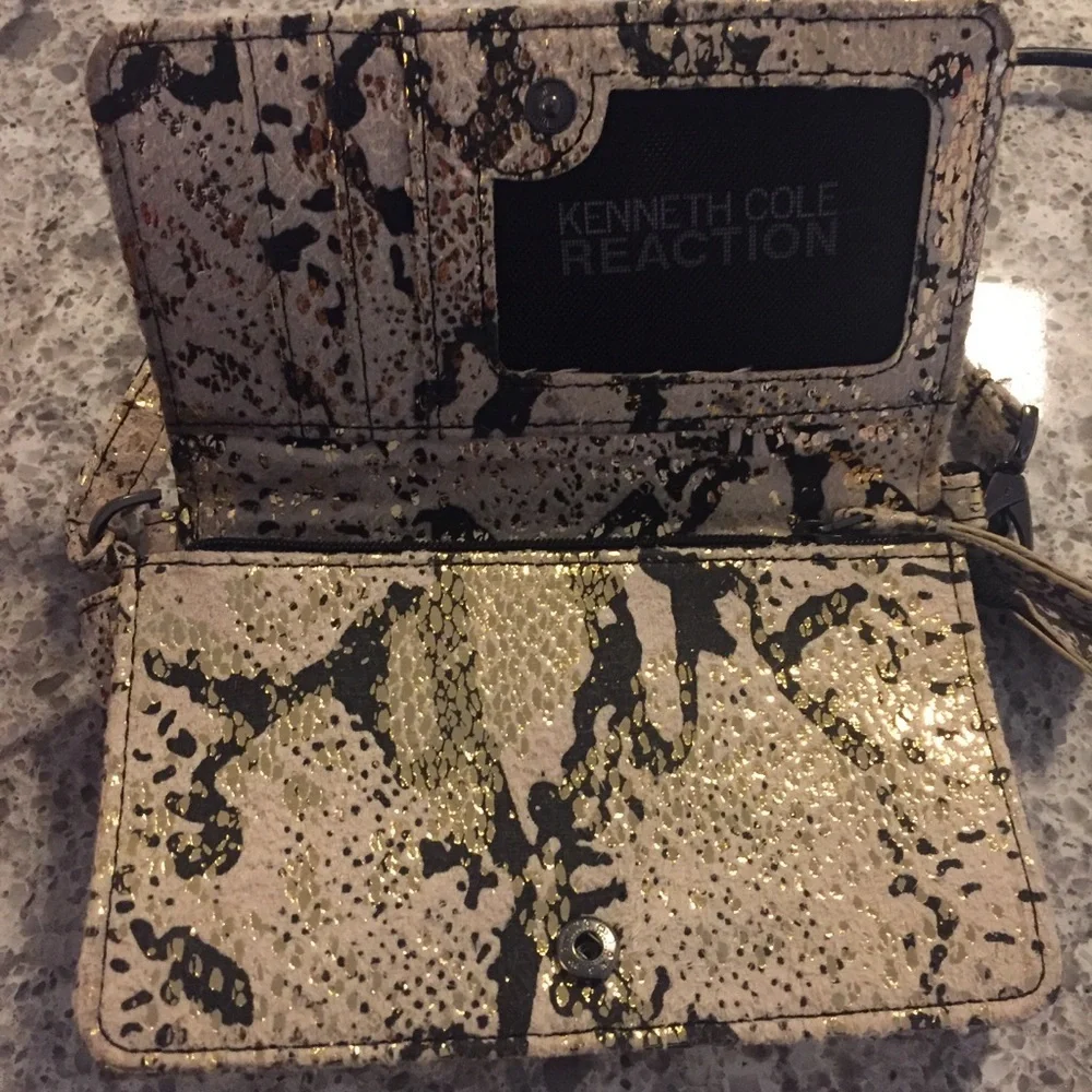 💼🐍 Kenneth Cole Reaction Faux Snakeskin Minibag / Wristlet! 🐍💼